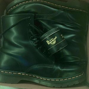 Dr.Martens leather docs! Includes Wonder Balsam!!